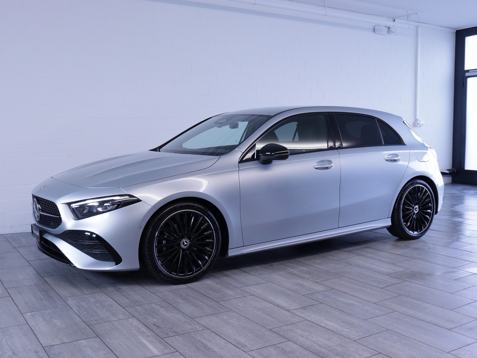 MERCEDES-BENZ A 200 Night Star AMG Line, Mild-Hybrid Benzin/Elektro, Occasion / Gebraucht, Automatik - 2
