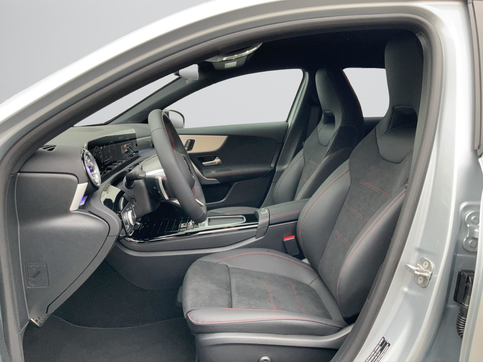 MERCEDES-BENZ A 200 Night Star AMG Line, Mild-Hybrid Benzin/Elektro, Occasion / Gebraucht, Automatik - 5