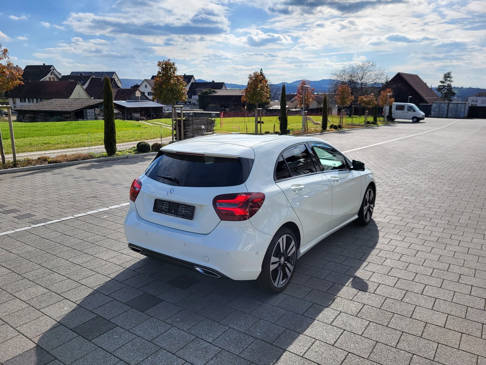 MERCEDES-BENZ A 200 Night Star 7G-DCT, Petrol, Second hand / Used, Automatic - 3