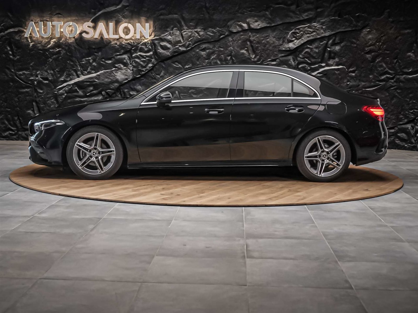 MERCEDES-BENZ A 200 d AMG Line 8G-DCT *Limousine*Facelift*Le, Diesel, Second hand / Used, Automatic - 3
