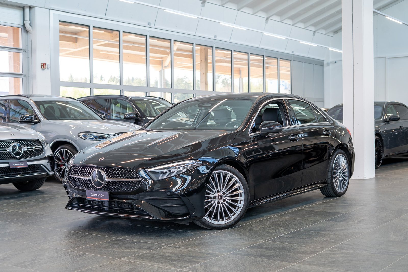 MERCEDES-BENZ A 200 AMG Line Limousine / Facelift / 19 Felge