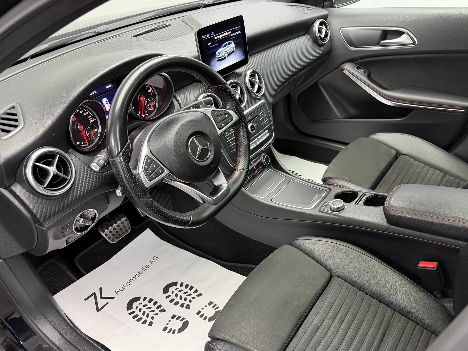 MERCEDES-BENZ A 200 AMG Line Cosmos Black 7G-DCT / Panoramad, Benzina, Occasioni / Usate, Automatico - 7
