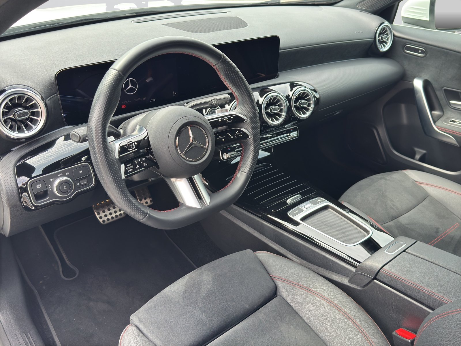 MERCEDES-BENZ A 200 AMG 7G-DCT, Mild-Hybrid Petrol/Electric, Second hand / Used, Automatic - 7