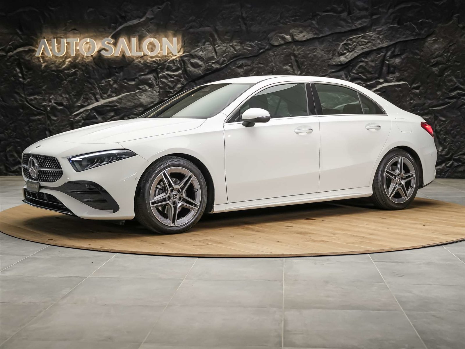 MERCEDES-BENZ A 200 AMG Line Limousine