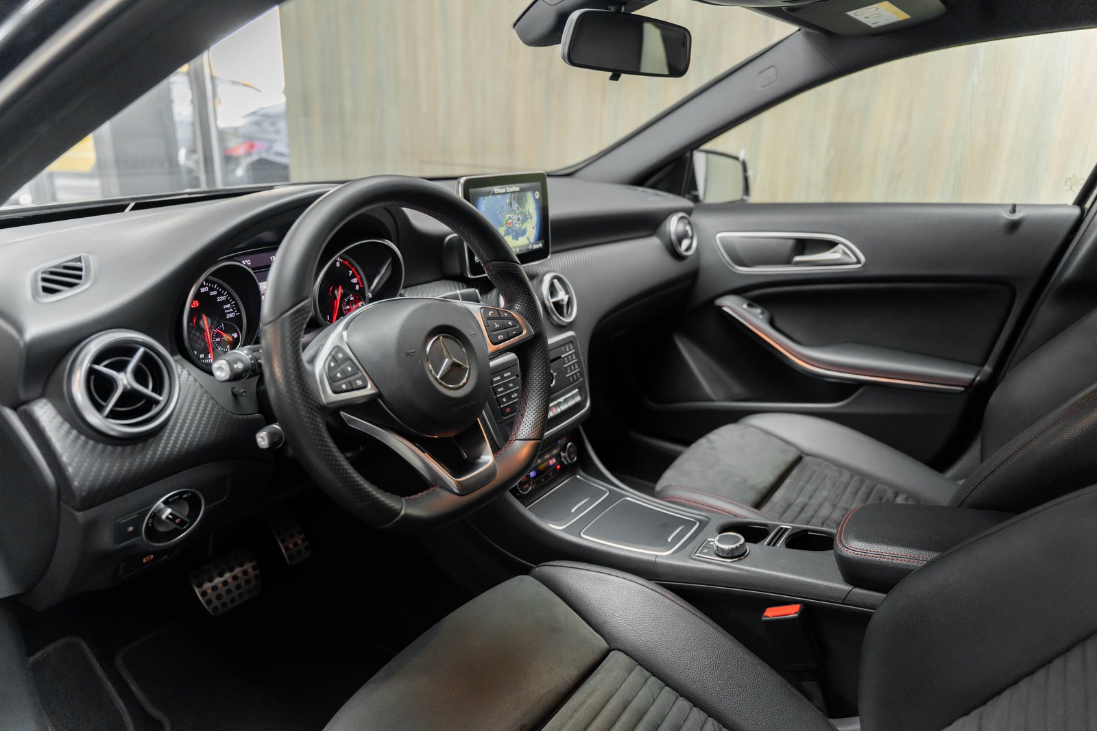 MERCEDES-BENZ A 200 AMG Line 7G-DCT, Petrol, Second hand / Used, Automatic - 4