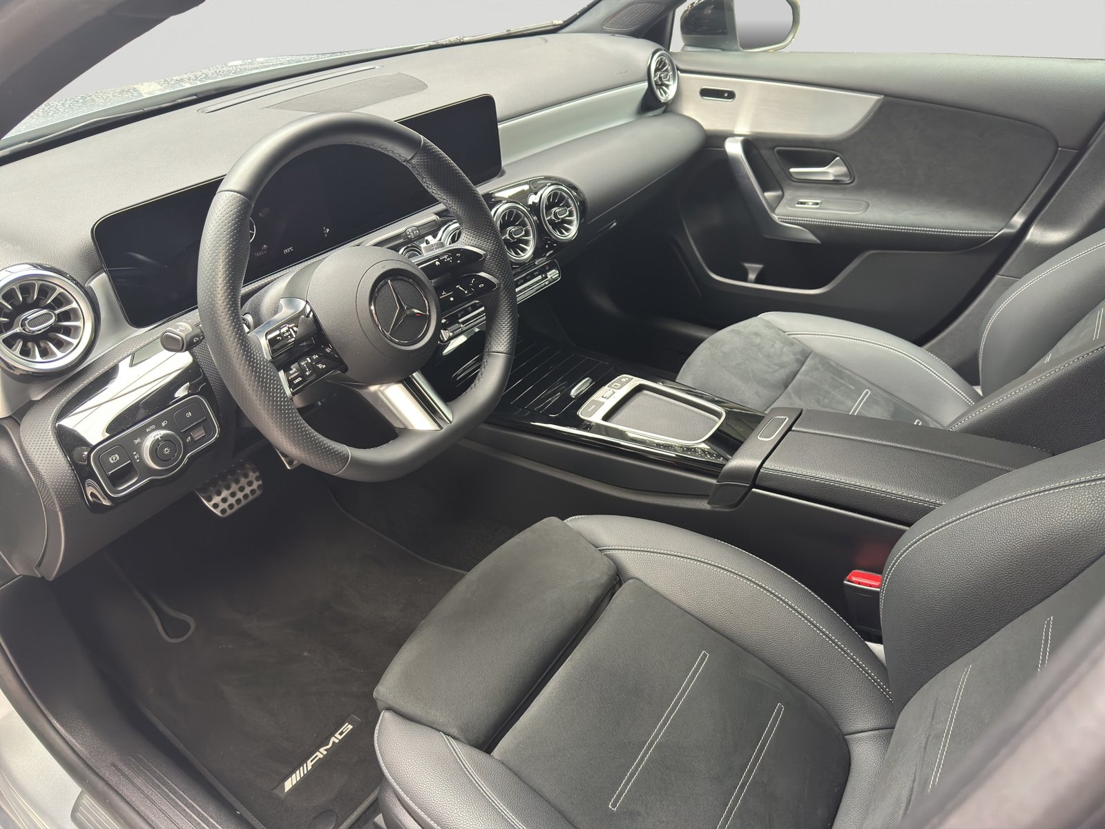 MERCEDES-BENZ A 200 7G-DCT AMG Line Night, Mild-Hybrid Benzin/Elektro, Occasion / Gebraucht, Automatik - 7