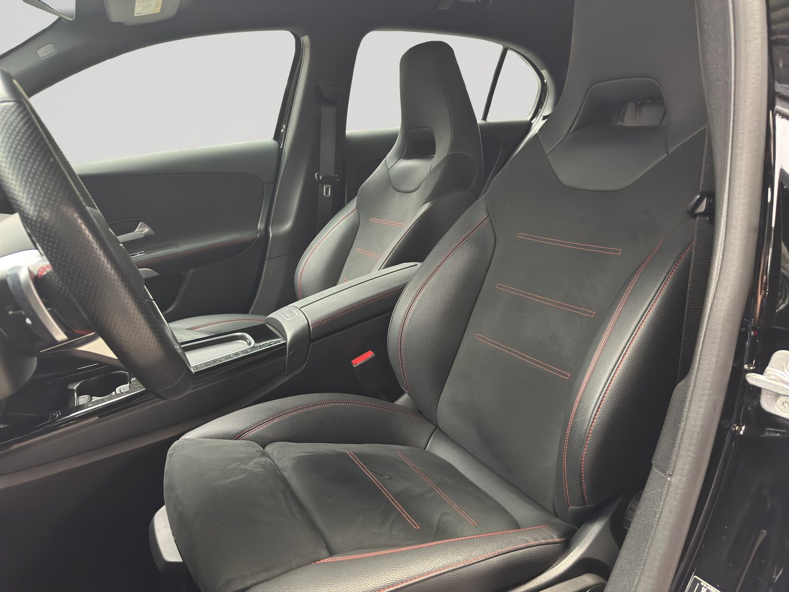 MERCEDES-BENZ A 200 AMG 7G-DCT, Mild-Hybrid Benzin/Elektro, Occasion / Gebraucht, Automatik - 6