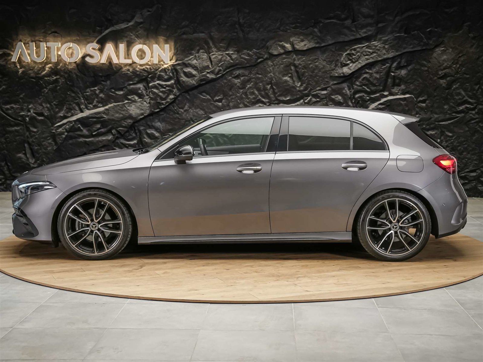 MERCEDES-BENZ A 200 Night Star AMG Line *Werksgarantie*Absta, Benzin, Occasion / Gebraucht, Automatik - 3