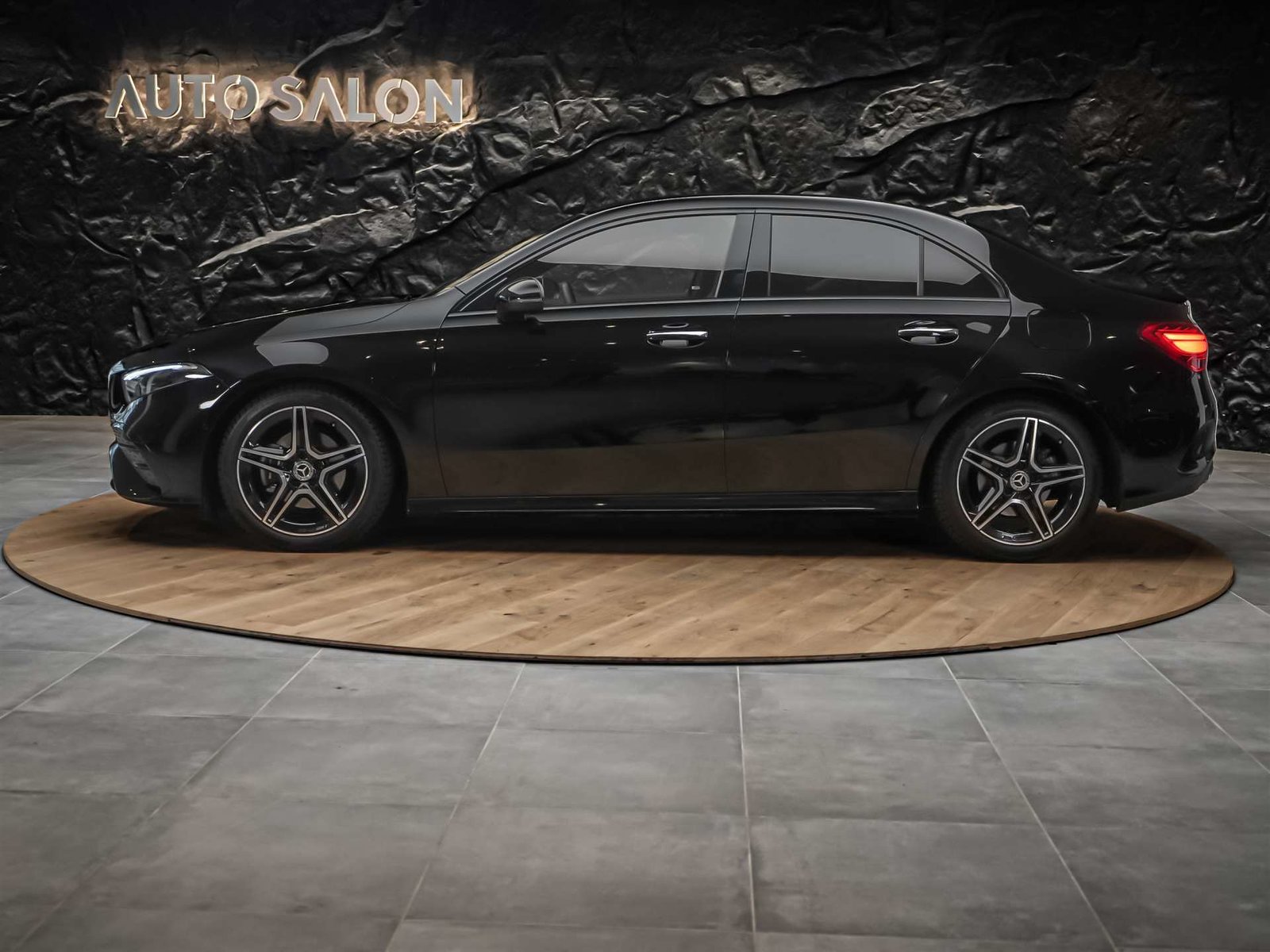 MERCEDES-BENZ A 200 AMG Line 7G-DCT *Limousine*Facelift*Kame, Essence, Occasion / Utilisé, Automatique - 2