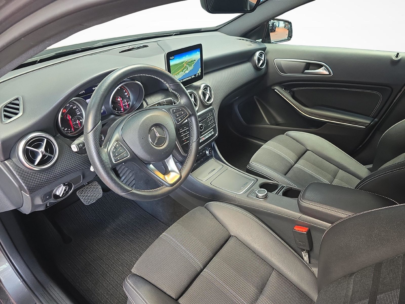 MERCEDES-BENZ A 200 Urban, Petrol, Second hand / Used, Automatic - 5