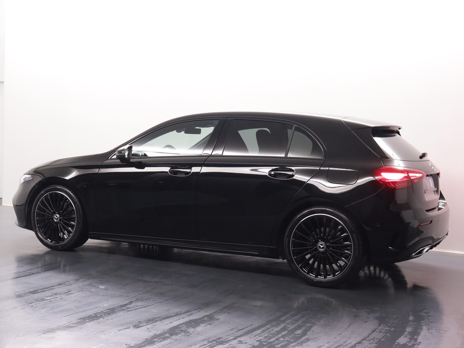 MERCEDES-BENZ A 200 Night Star AMG Line, Mild-Hybrid Petrol/Electric, Second hand / Used, Automatic - 4