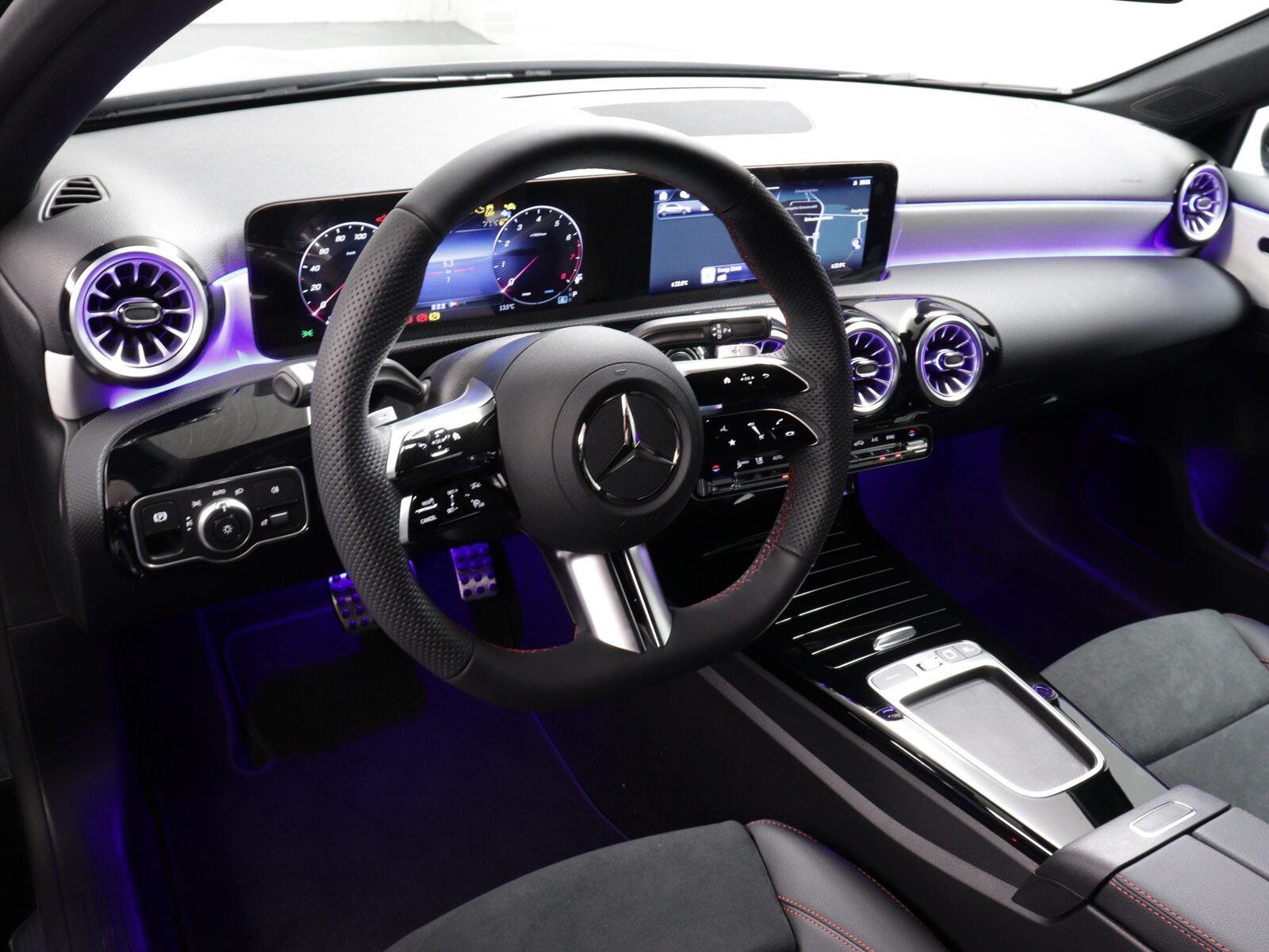 MERCEDES-BENZ A 200 Night Star AMG Line, Mild-Hybrid Petrol/Electric, Second hand / Used, Automatic - 7