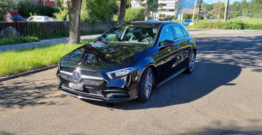 MERCEDES-BENZ A 200 AMG Line