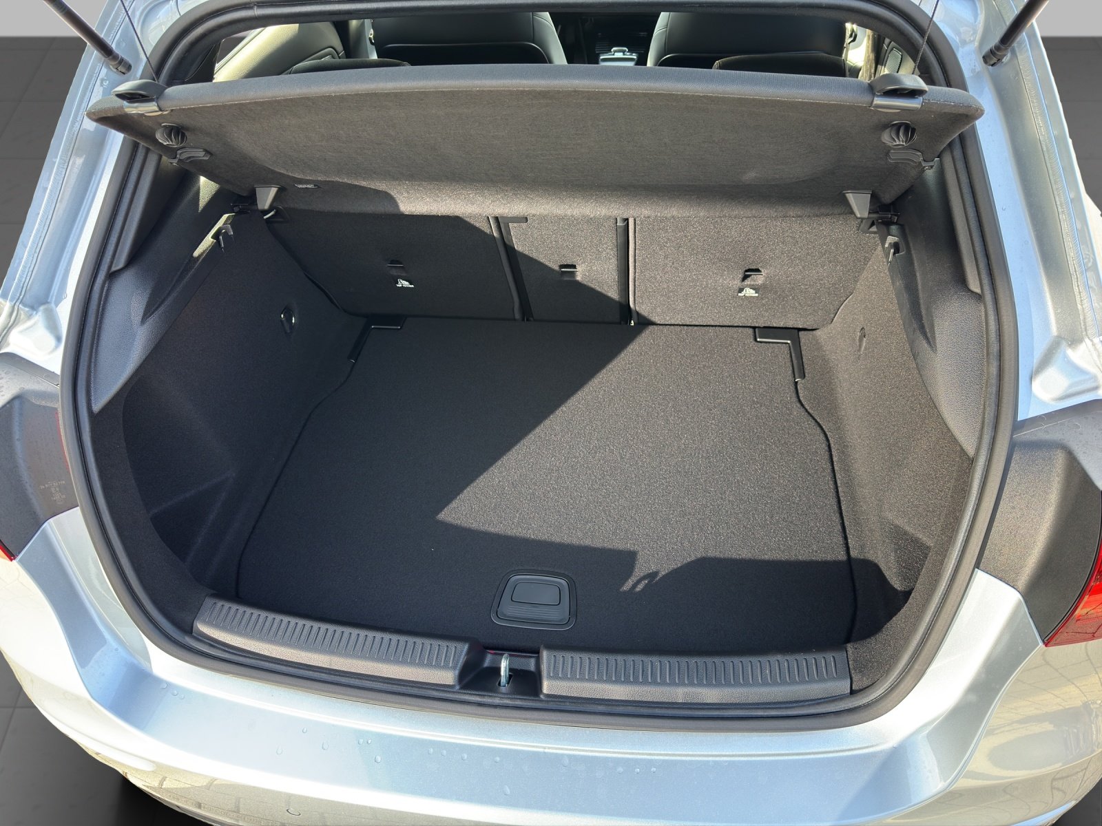 MERCEDES-BENZ A 200 Night Star 7G-DCT, Hybride Léger Essence/Électricité, Voiture de démonstration, Automatique - 7