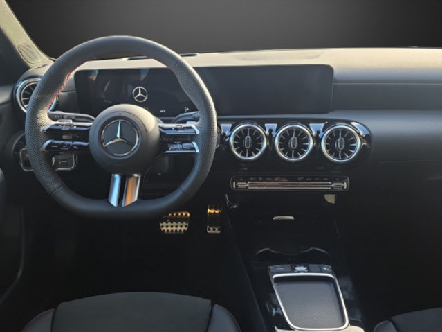 MERCEDES-BENZ A 200 7G-DCT, Mild-Hybrid Petrol/Electric, Ex-demonstrator, Automatic - 7