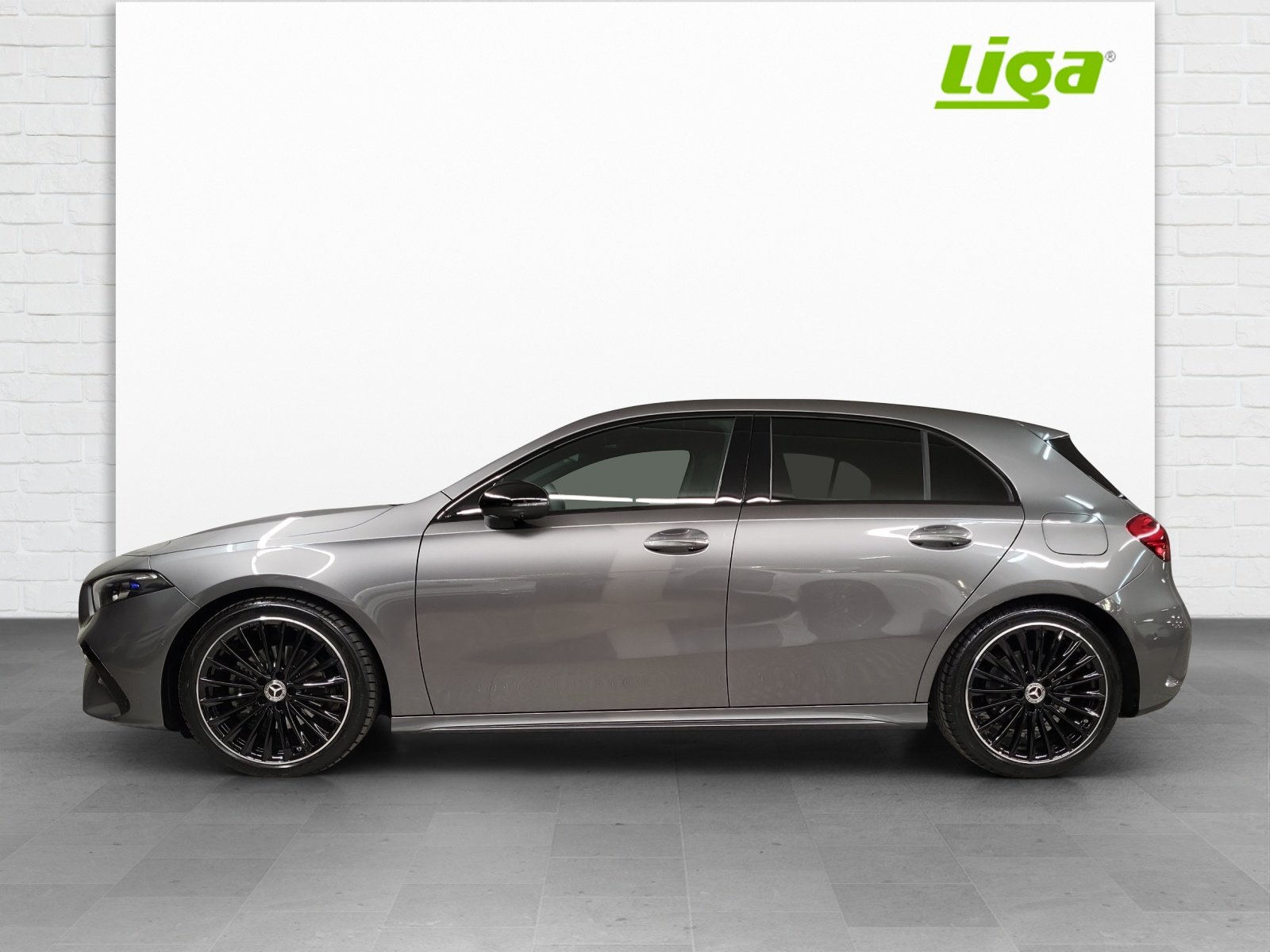 MERCEDES-BENZ A 200 AMG Line Night Star
