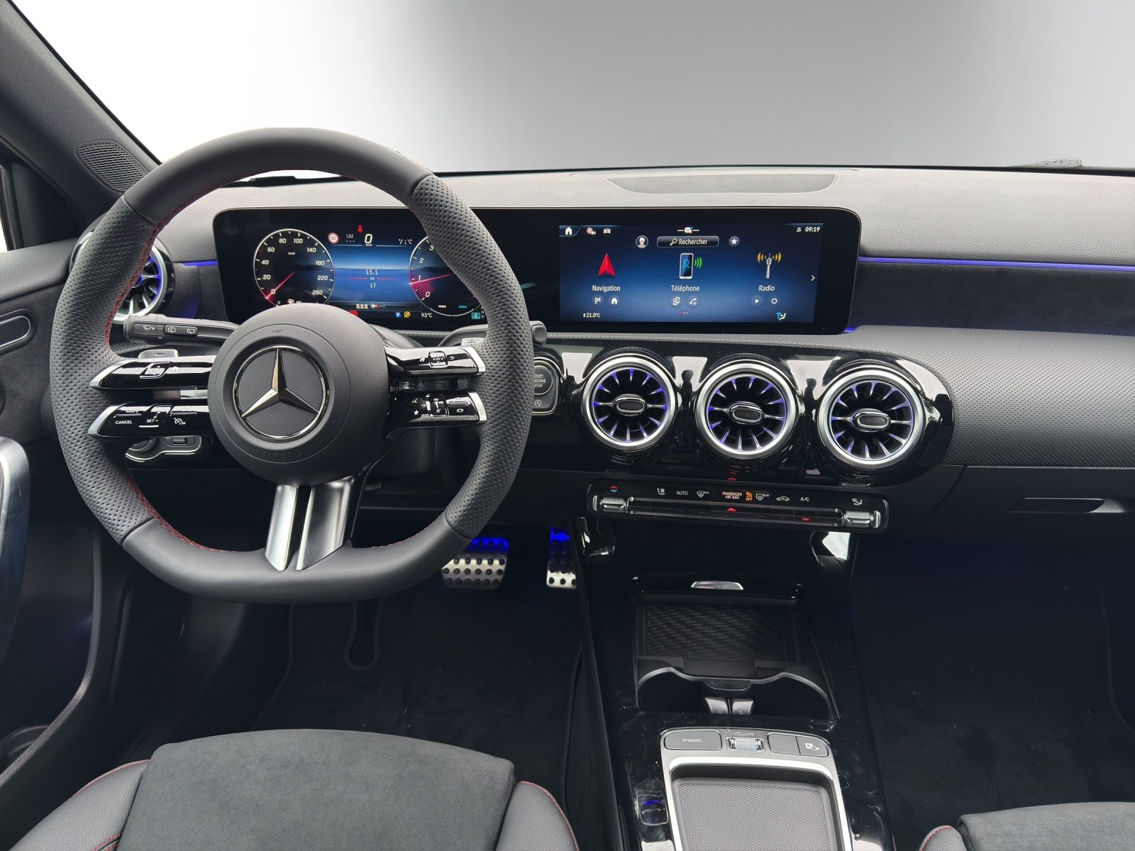 MERCEDES-BENZ A 200 Night Star 7G-DCT, Hybride Léger Essence/Électricité, Voiture de démonstration, Automatique - 7