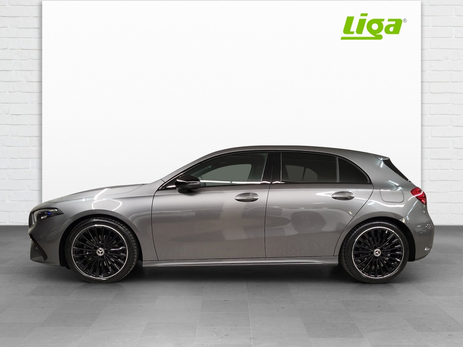MERCEDES-BENZ A 200 AMG Line Night Star