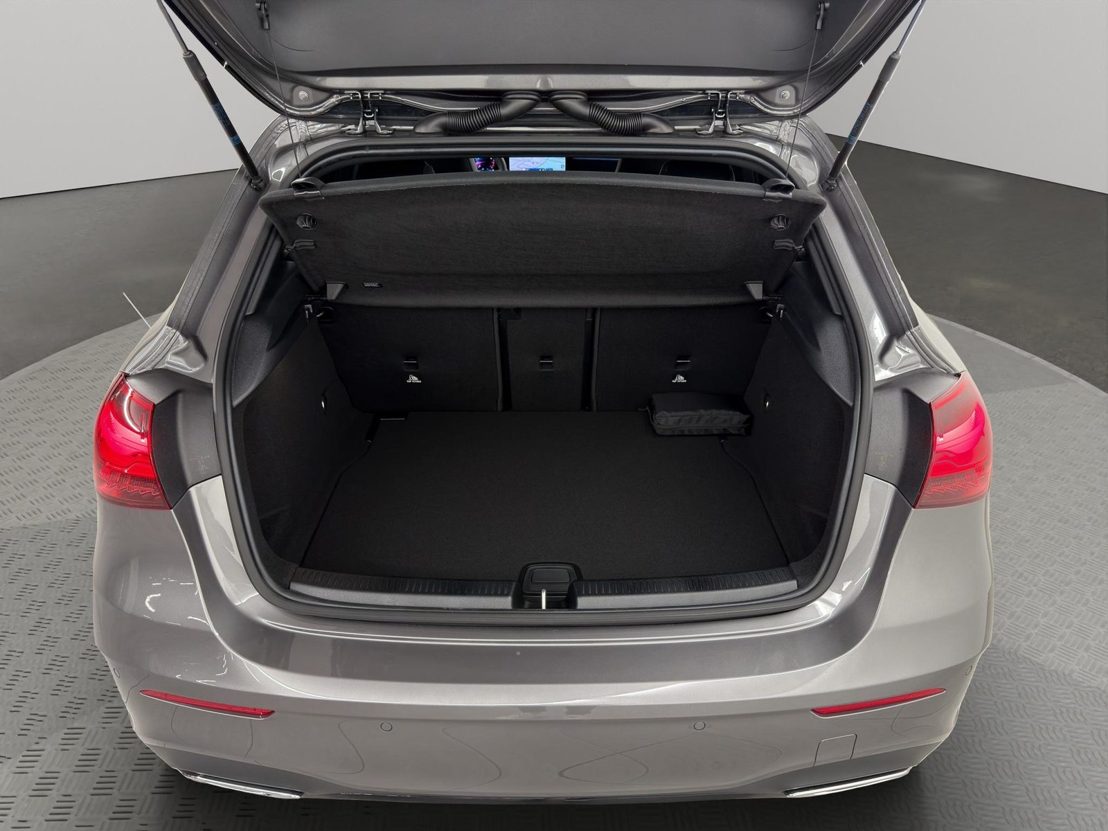 MERCEDES-BENZ A 220 AMG Line 4m, Hybride Leggero Benzina/Elettrica, Auto nuove, Automatico - 5
