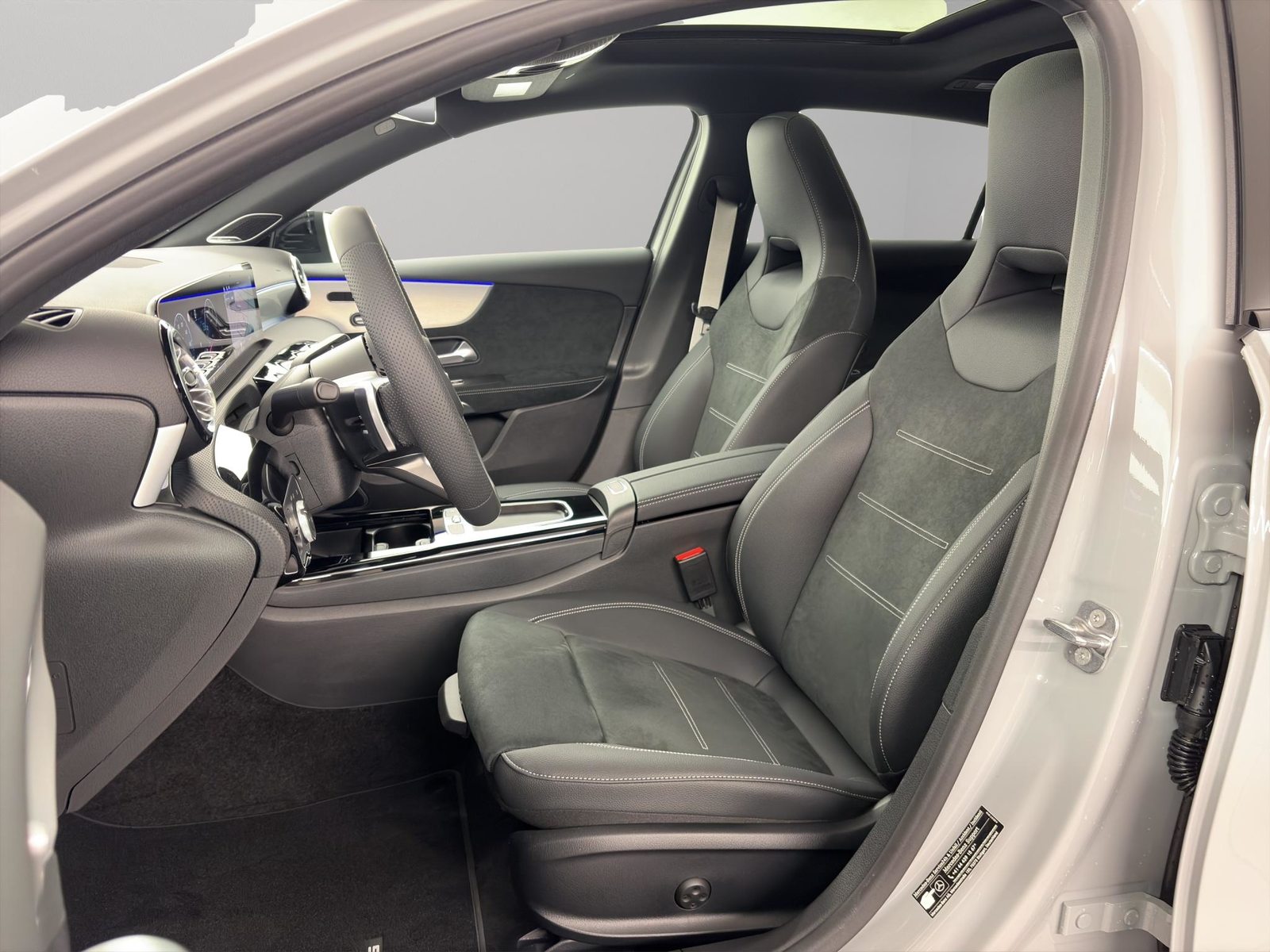MERCEDES-BENZ A 220 AMG Line 4m, Hybride Léger Essence/Électricité, Voiture nouvelle, Automatique - 7