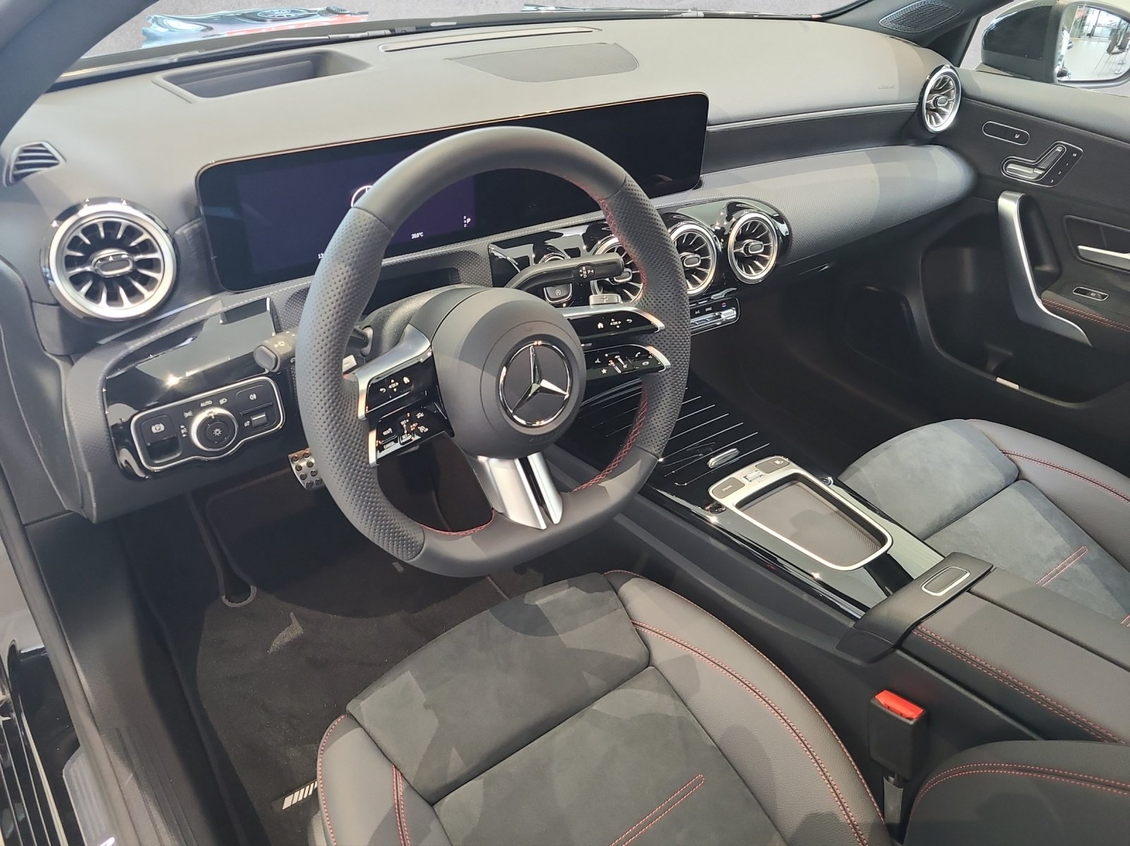 MERCEDES-BENZ A 220 4Matic 8G-DCT, Benzina, Auto nuove, Automatico - 7