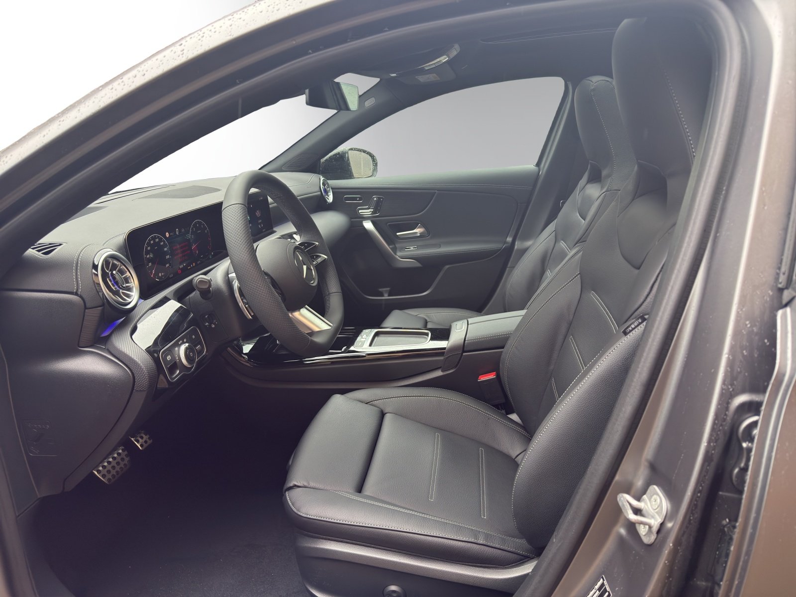 MERCEDES-BENZ A 220 4Matic 8G-DCT, Mild-Hybrid Petrol/Electric, New car, Automatic - 5