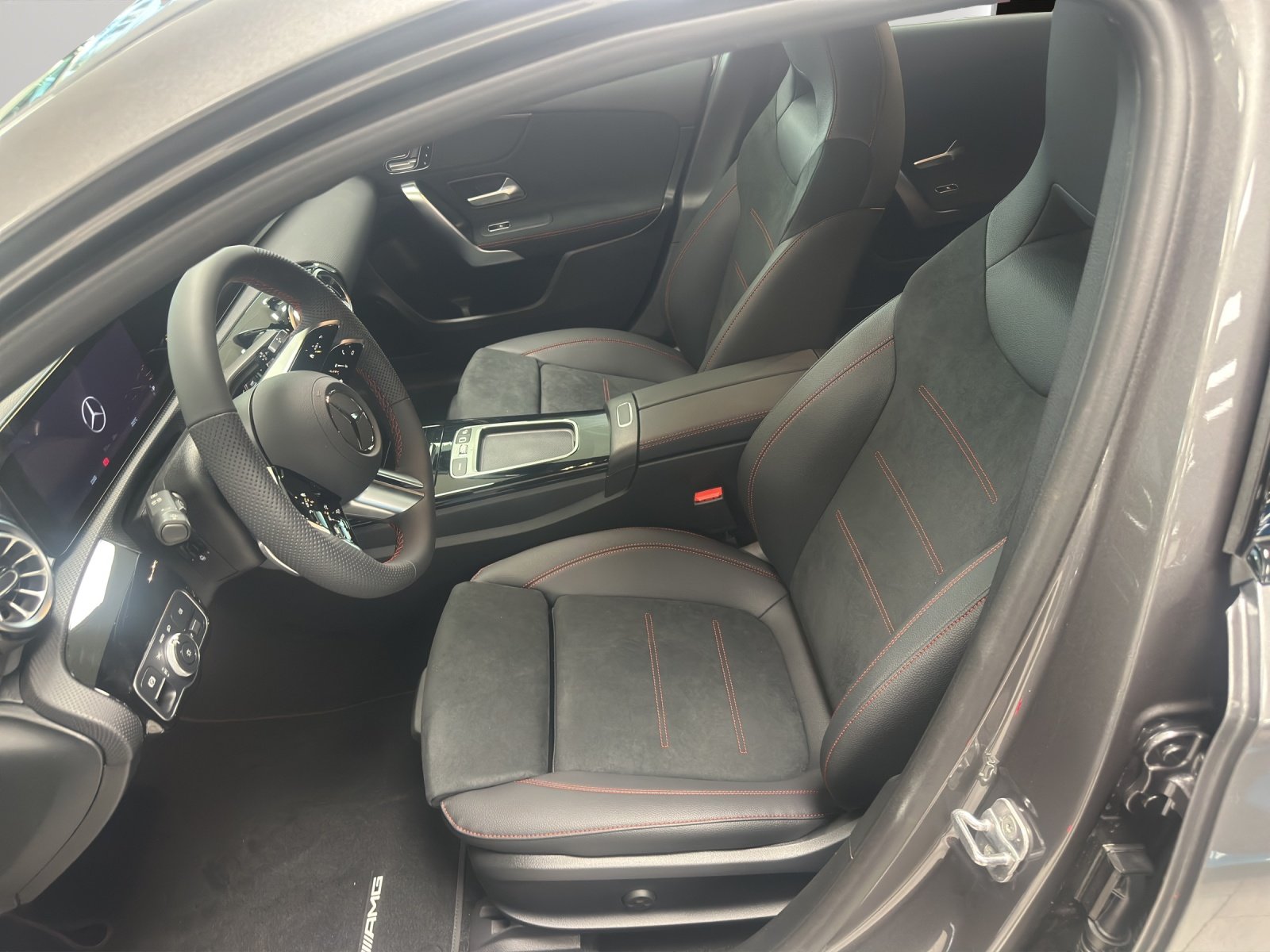MERCEDES-BENZ A 220 4Matic 8G-DCT, Mild-Hybrid Benzin/Elektro, Neuwagen, Automatik - 5