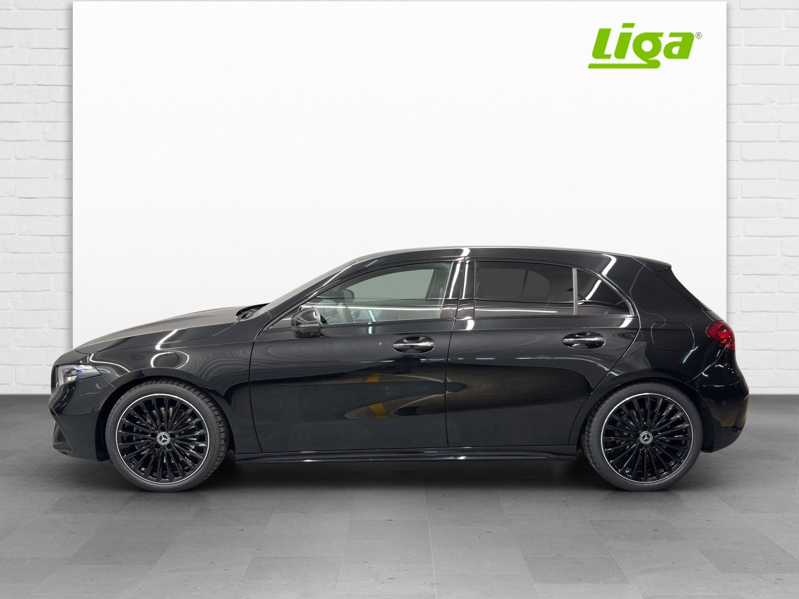 MERCEDES-BENZ A 220 d AMG Line