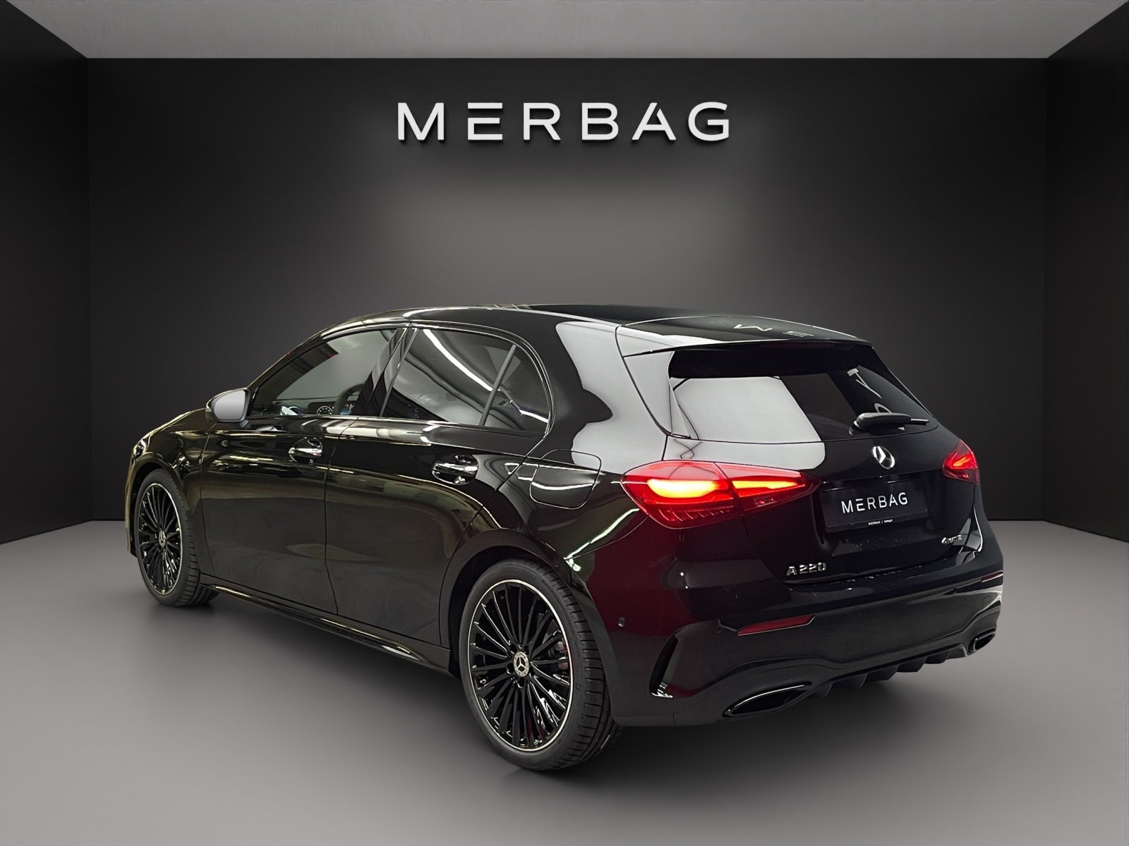 MERCEDES-BENZ A 220 4Matic 8G-DCT, Mild-Hybrid Benzin/Elektro, Neuwagen, Automatik - 4
