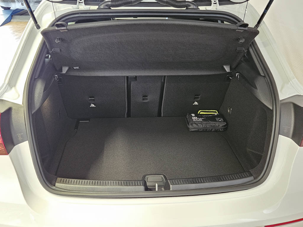 MERCEDES-BENZ A 220 4Matic AMG Line, Mild-Hybrid Benzin/Elektro, Neuwagen, Automatik - 4