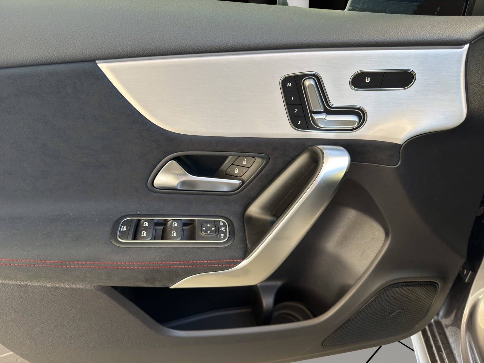 MERCEDES-BENZ A 220 4Matic 8G-DCT, Hybride Léger Essence/Électricité, Voiture nouvelle, Automatique - 7