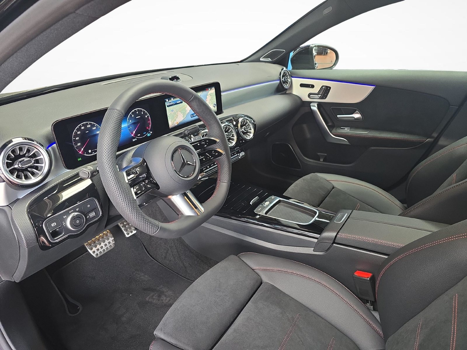 MERCEDES-BENZ A 220 4MATIC AMG Line, Hybride Léger Essence/Électricité, Voiture nouvelle, Automatique - 5