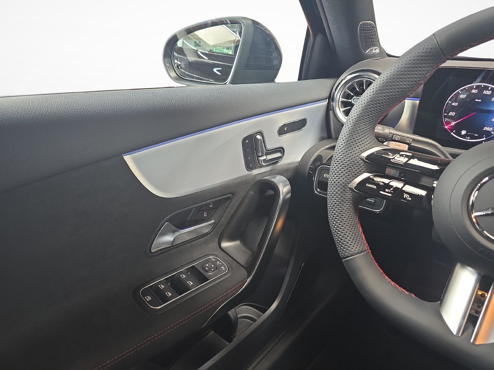 MERCEDES-BENZ A 220 4MATIC AMG Line, Hybride Léger Essence/Électricité, Voiture nouvelle, Automatique - 7
