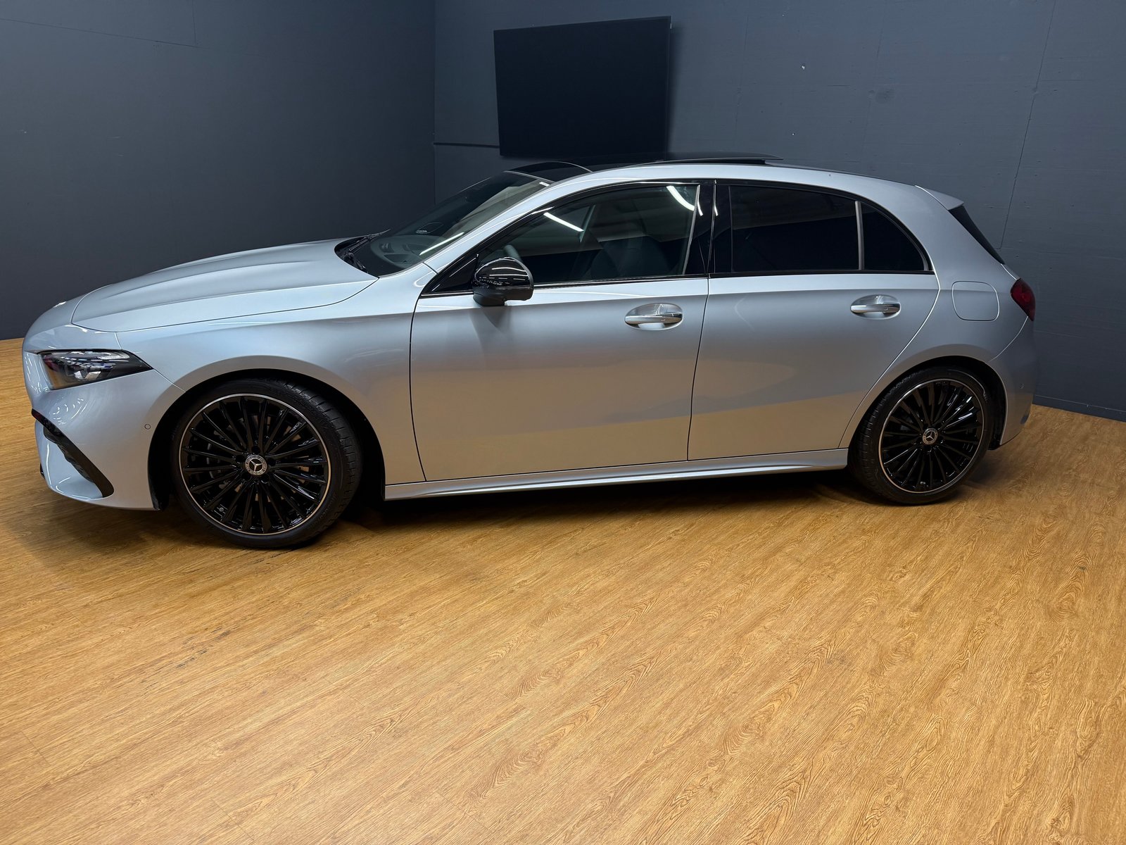 MERCEDES-BENZ A 220 4M - AMG / DISTRONIC / 360 Grad Kamera /, Hybride Leggero Benzina/Elettrica, Occasioni / Usate, Automatico - 3