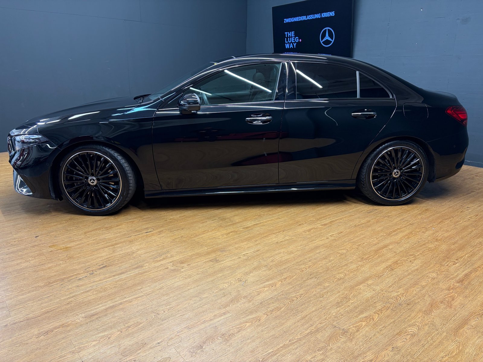 MERCEDES-BENZ A 220 4M - AMG / 360 Grad Kamera / Soundsystem / Panorama-Da, Mild-Hybrid Benzin/Elektro, Occasion / Gebraucht, Automat - 4