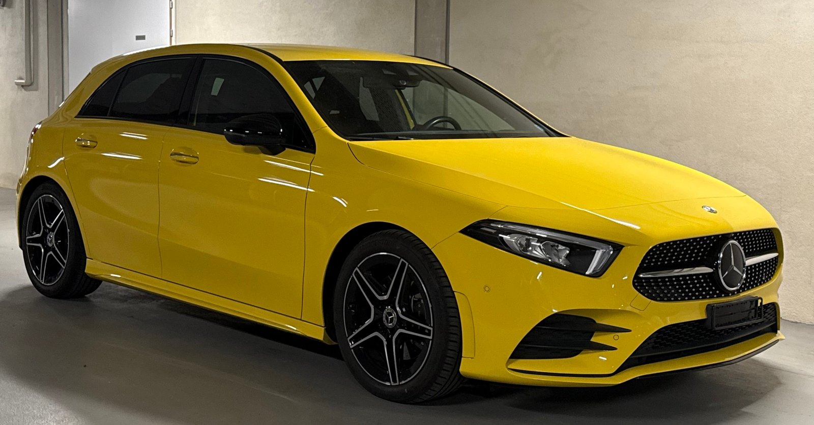 MERCEDES-BENZ A 220 AMG Line 7G-DCT 4Matic