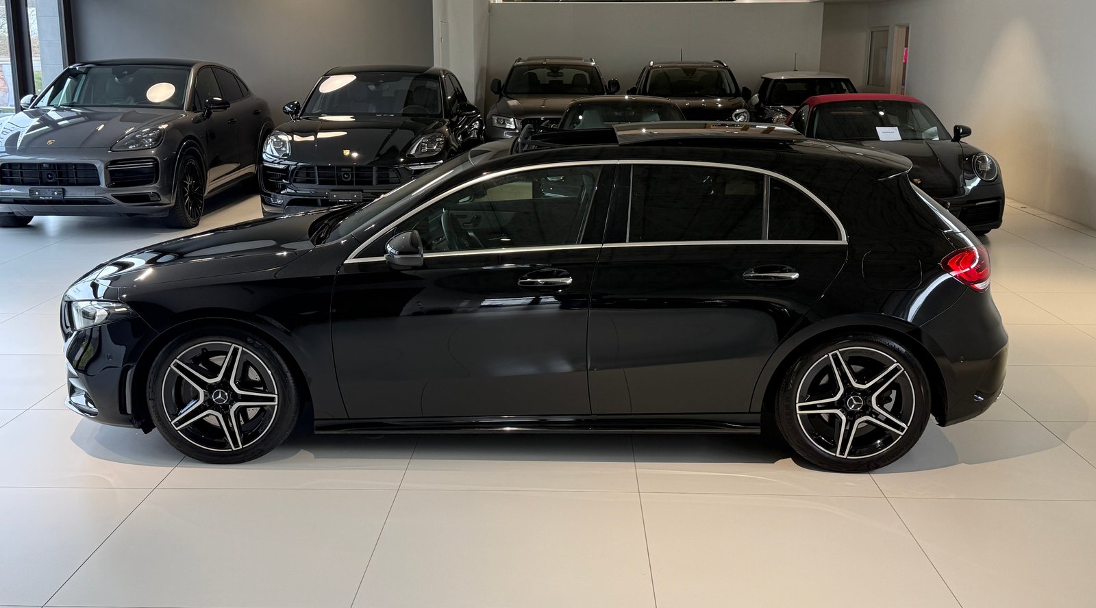 MERCEDES-BENZ A 220 AMG Line 7G-DCT 4Matic ***CH-Fahrzeug***, Petrol, Second hand / Used, Automatic - 3
