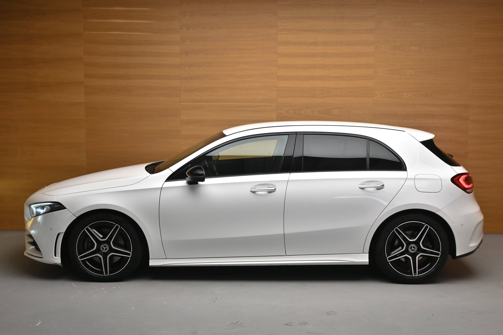 MERCEDES-BENZ A 220 AMG Line 7G-DCT 4Matic, Petrol, Second hand / Used, Automatic - 4