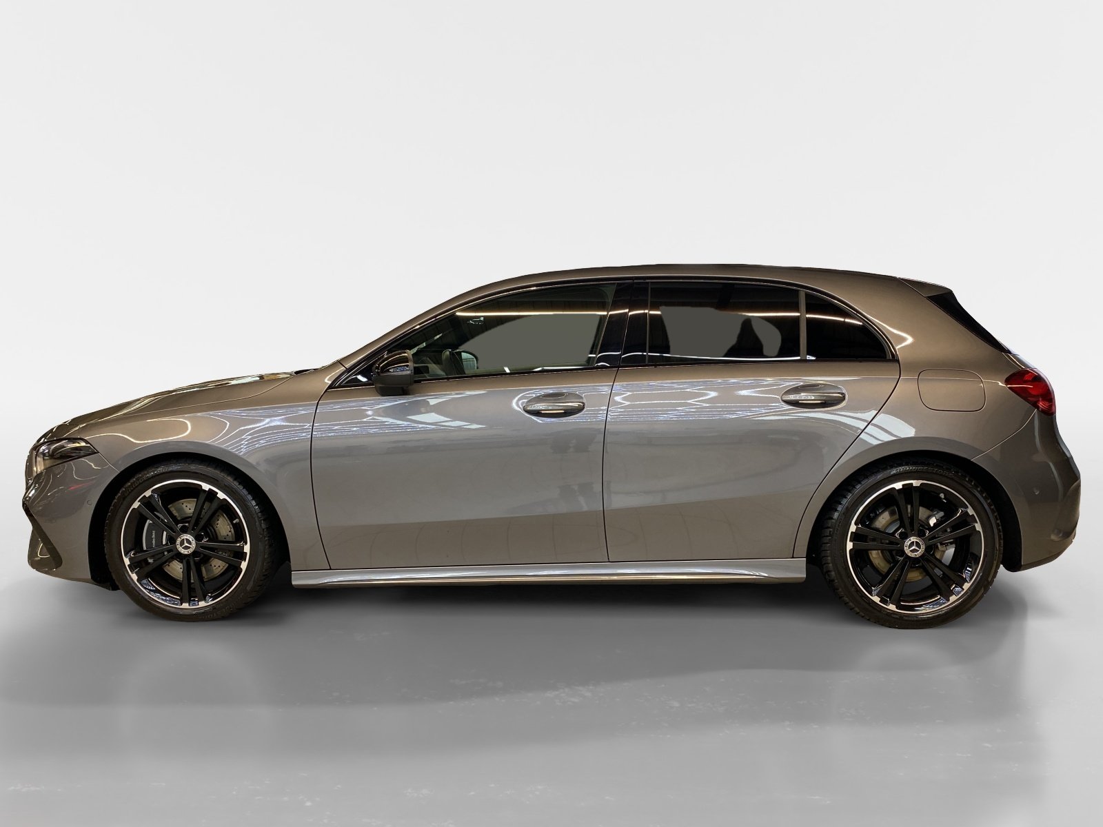 MERCEDES-BENZ A 220 AMG Line 4MATIC, Mild-Hybrid Benzin/Elektro, Occasion / Gebraucht, Automatik - 3