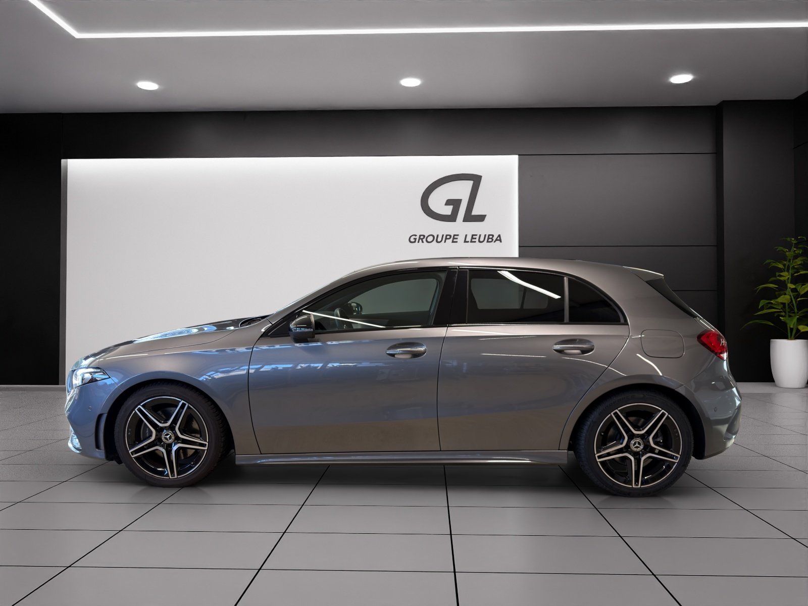MERCEDES-BENZ A 220 AMG Line 7G-DCT, Benzin, Occasion / Gebraucht, Automatik - 3