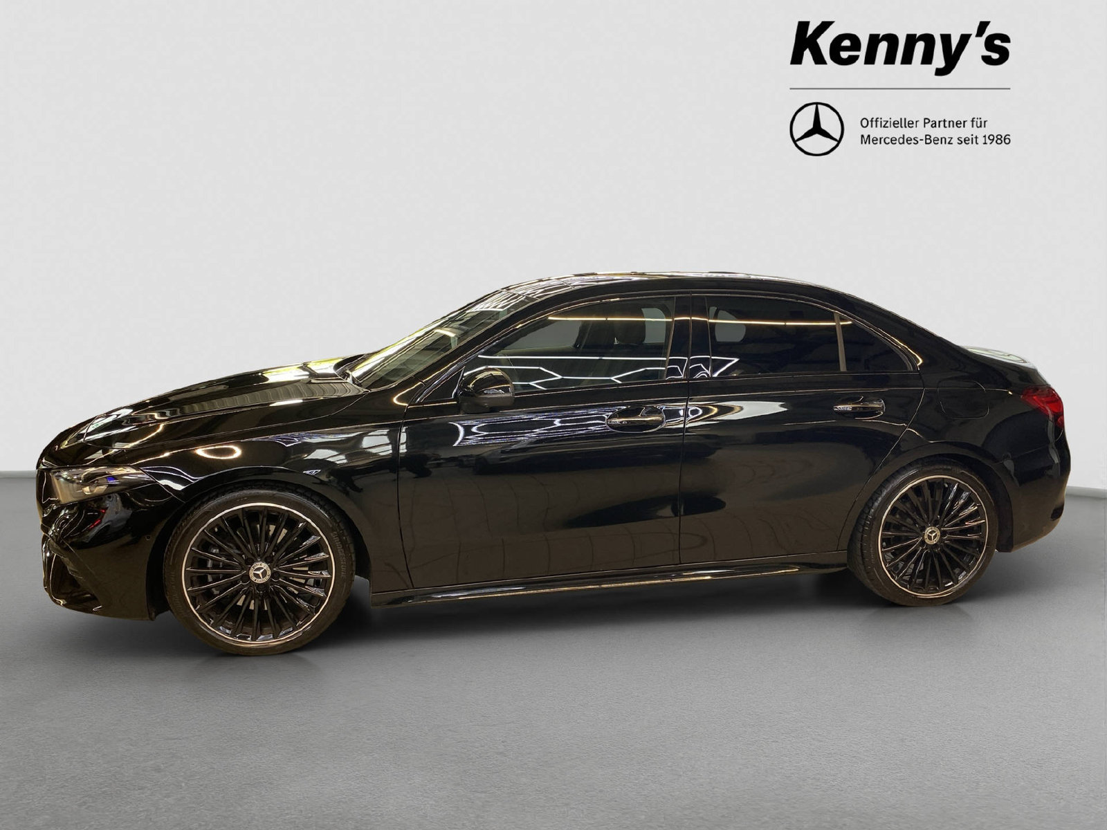 MERCEDES-BENZ A 220 AMG Line Limousine 4MATIC, Mild-Hybrid Benzin/Elektro, Occasion / Gebraucht, Automatik - 3