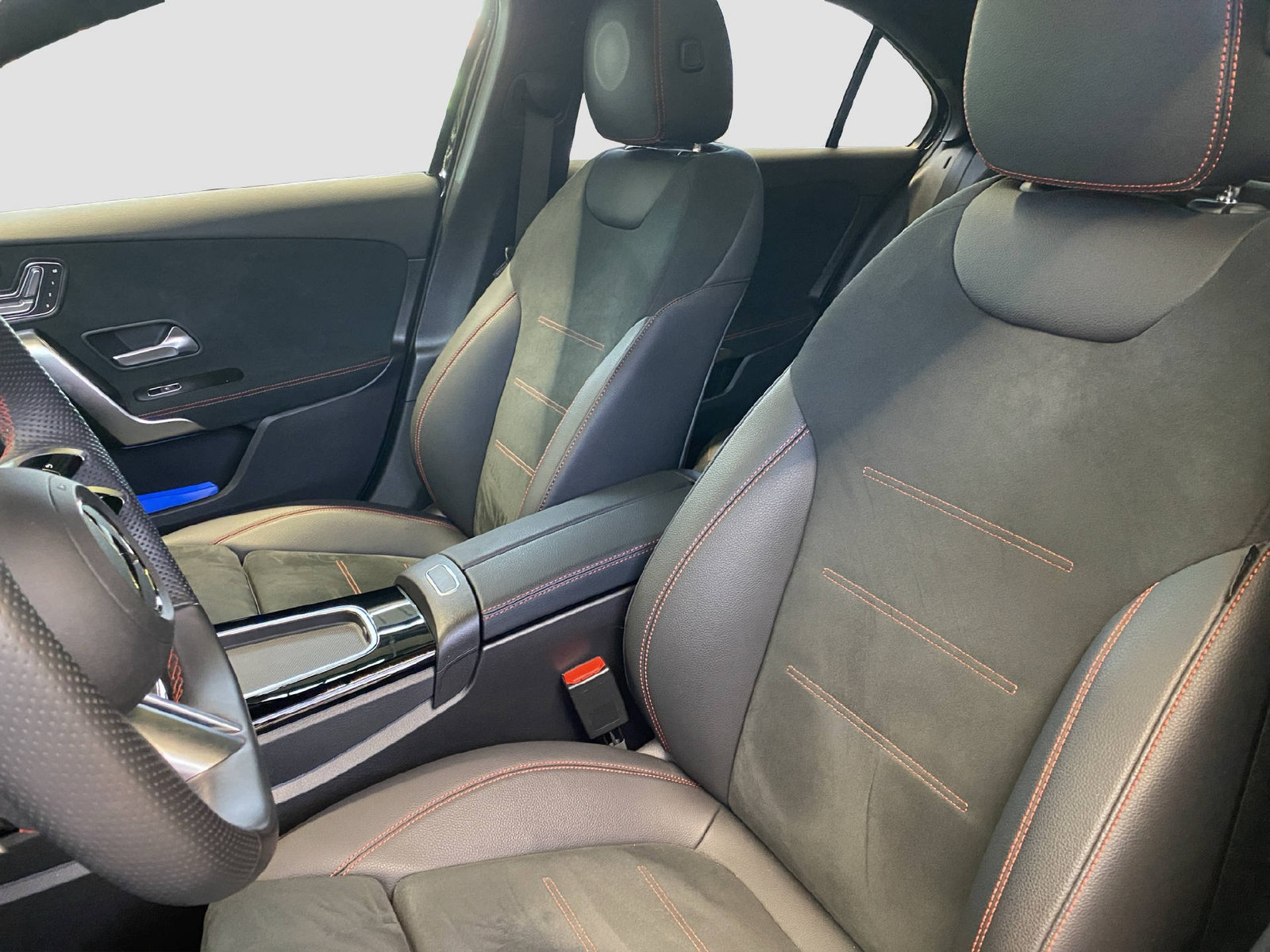 MERCEDES-BENZ A 220 AMG Line Limousine 4MATIC, Mild-Hybrid Benzin/Elektro, Occasion / Gebraucht, Automatik - 7