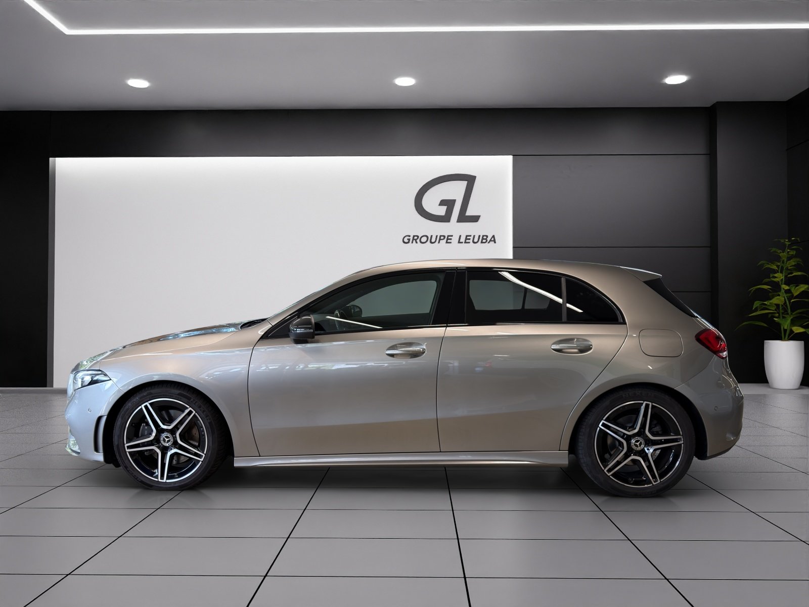 MERCEDES-BENZ A 220 AMG Line 4Matic, Benzin, Occasion / Gebraucht, Automatik - 3