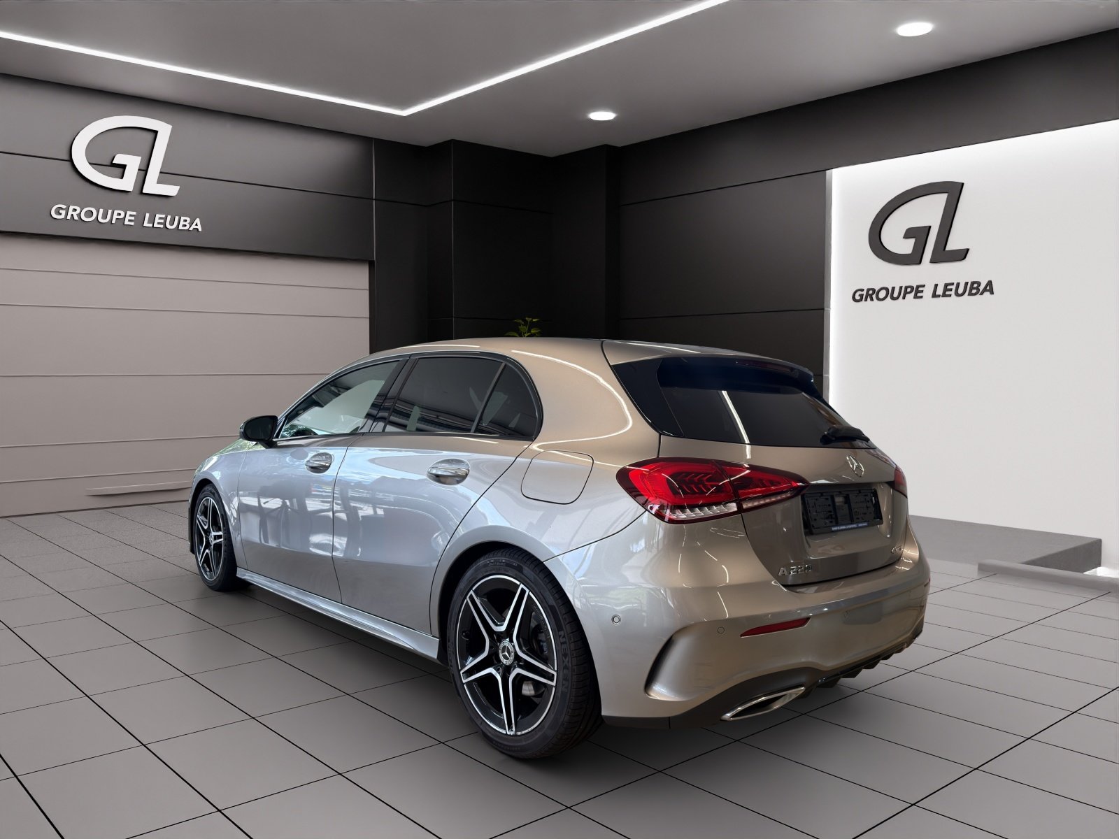 MERCEDES-BENZ A 220 AMG Line 4Matic, Benzin, Occasion / Gebraucht, Automatik - 4