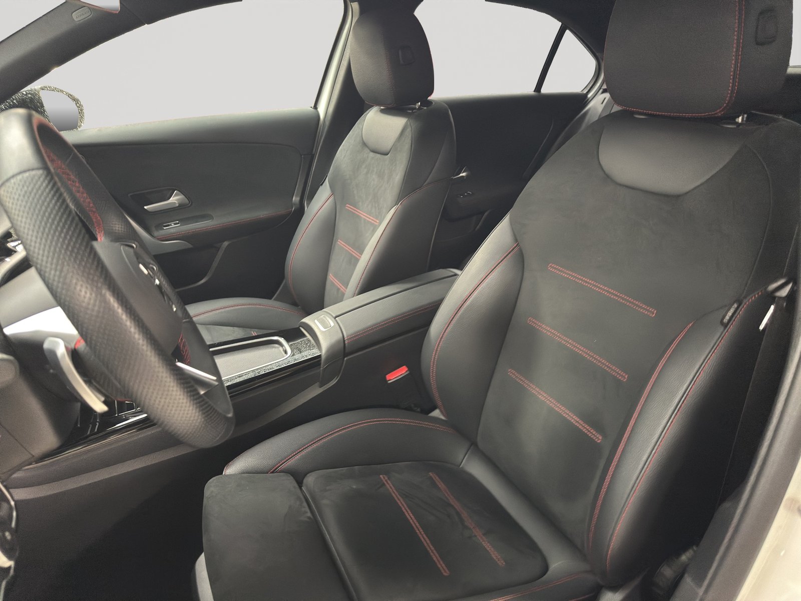 MERCEDES-BENZ A 220 4Matic 8G-DCT AMG Line Night, Mild-Hybrid Petrol/Electric, Second hand / Used, Automatic - 6