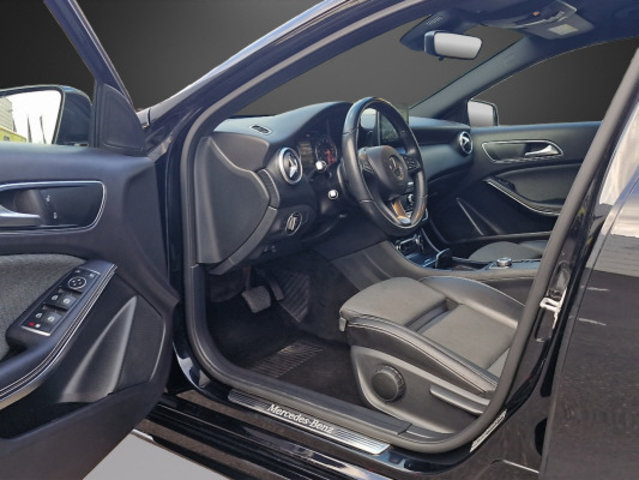 MERCEDES-BENZ A 220 AMG Line 4Matic, Benzin, Occasion / Gebraucht, Automatik - 7