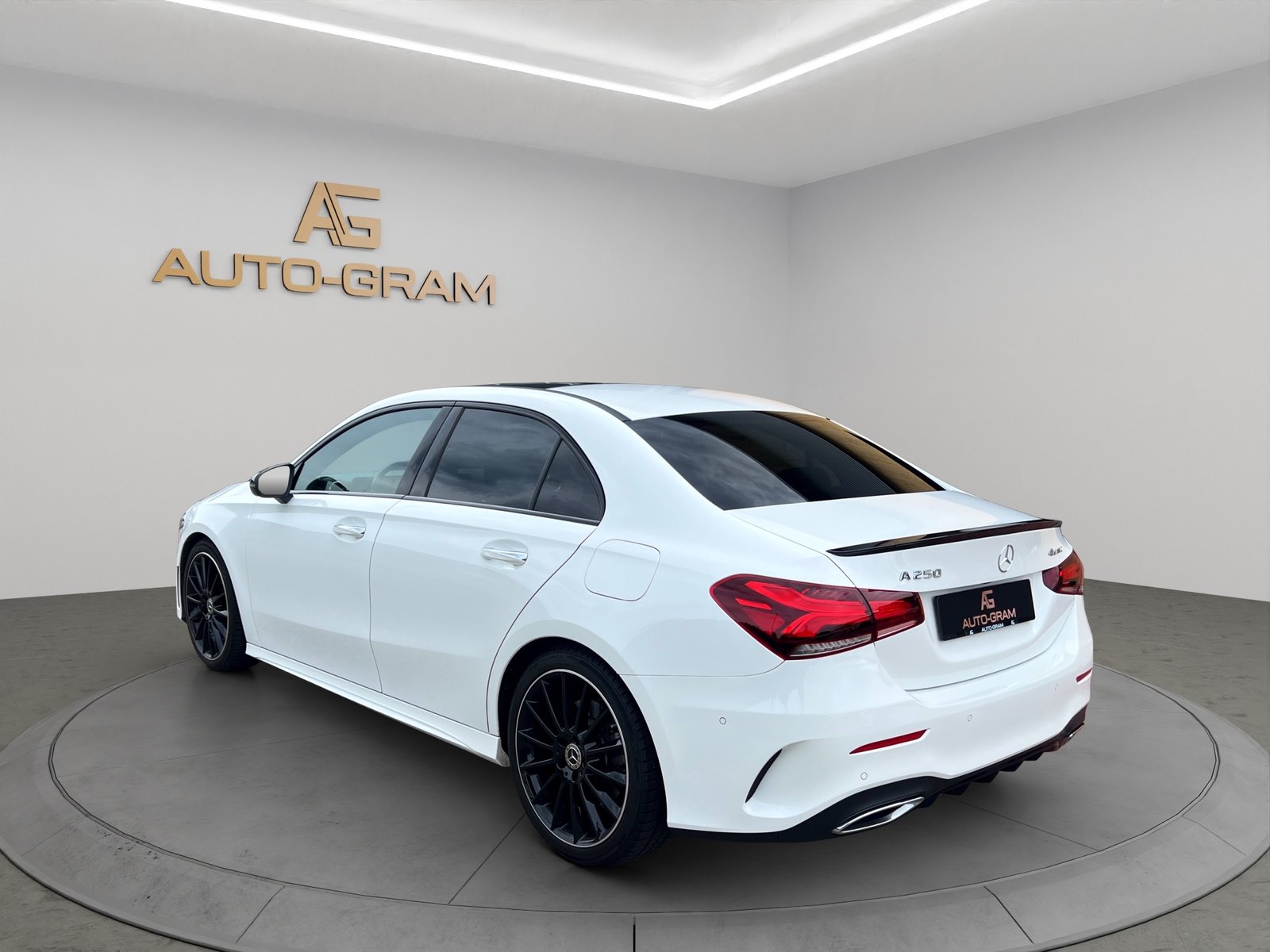 MERCEDES-BENZ A 220 AMG Line 7G-DCT 4Matic, Benzin, Occasion / Gebraucht, Automatik - 3