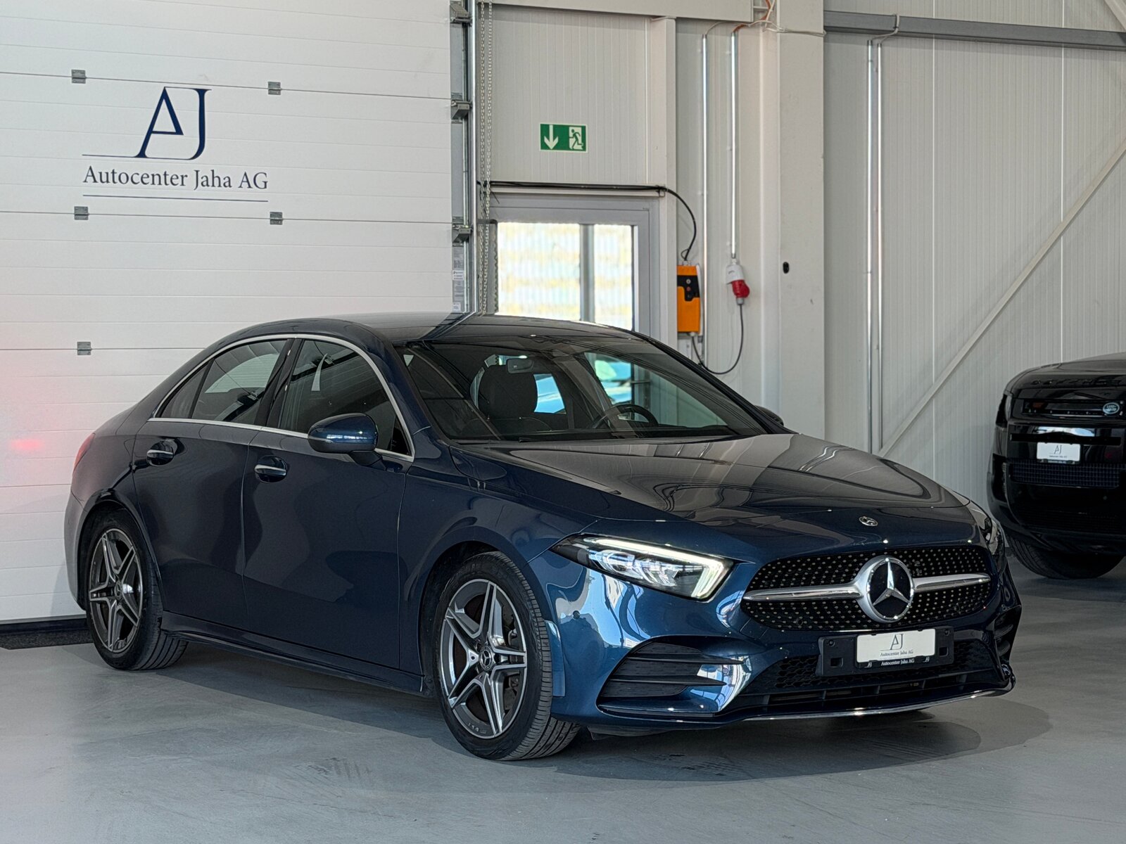 MERCEDES-BENZ A 220 AMG Line 7G-DCT 4Matic, Petrol, Second hand / Used, Automatic - 4