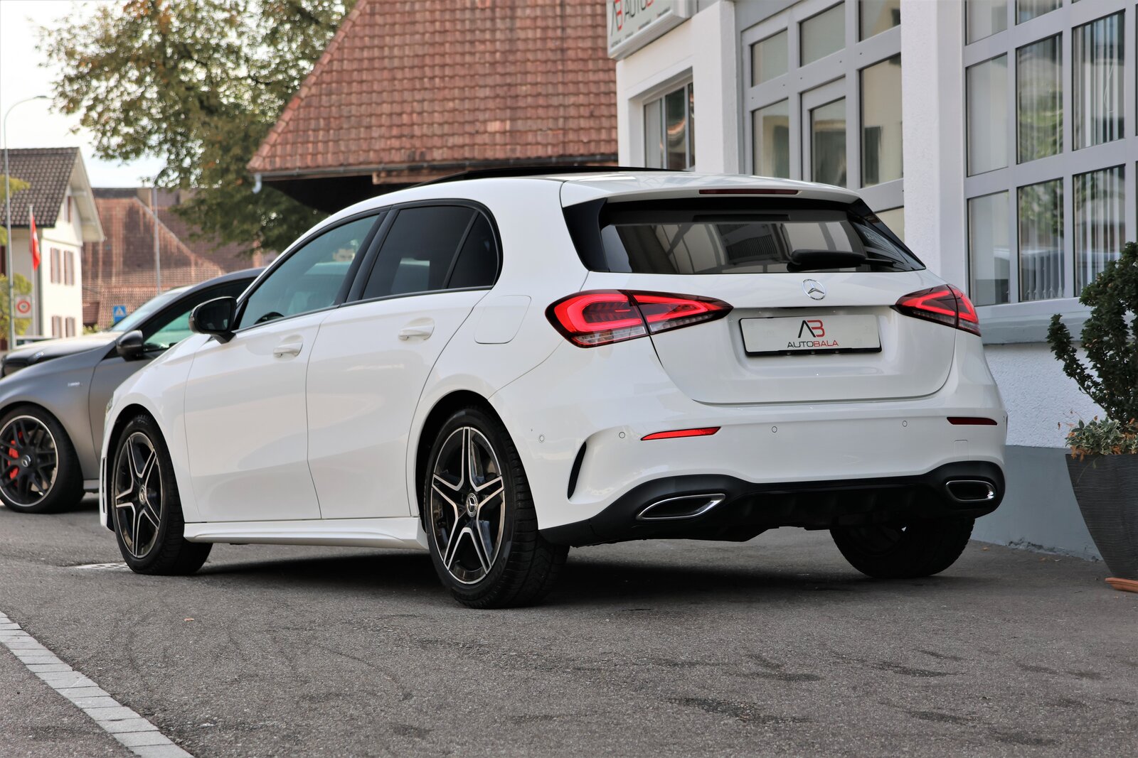 MERCEDES-BENZ A 220 AMG Line 7G-DCT, Benzin, Occasion / Gebraucht, Automatik - 3