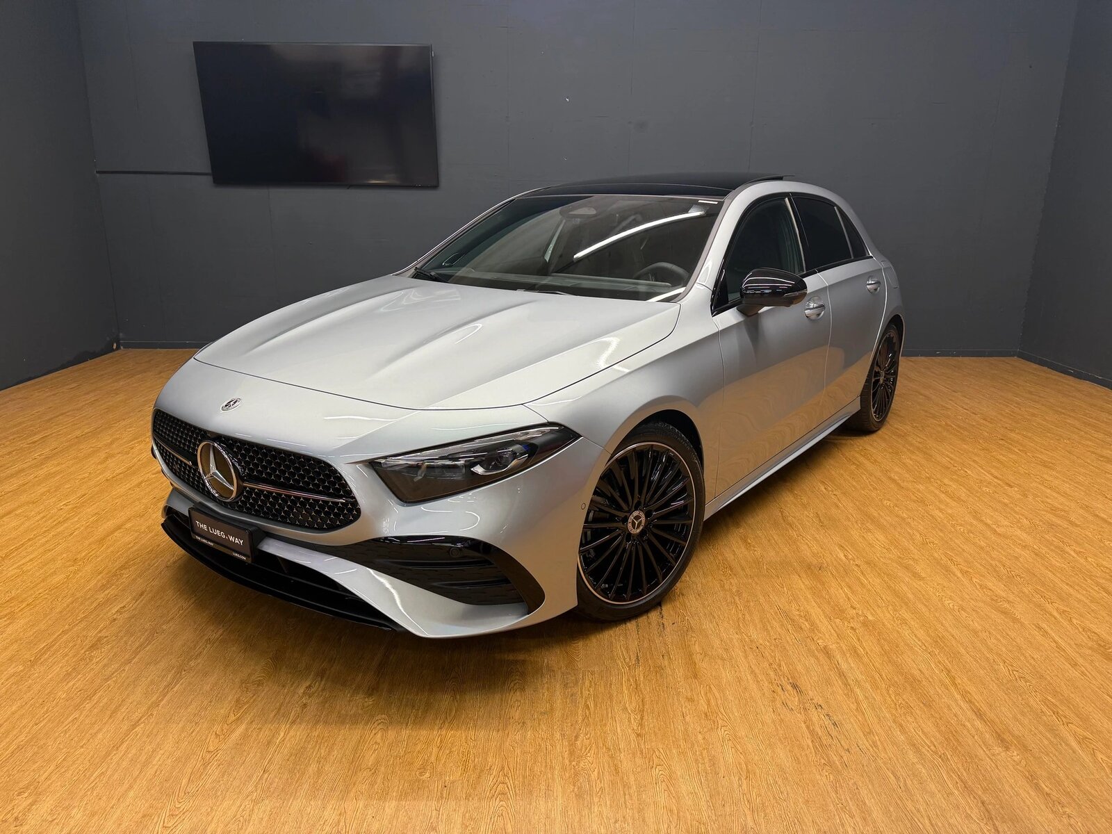 MERCEDES-BENZ A 220 4M - AMG / DISTRONIC / 360 Grad Kamera / Leder-Paket